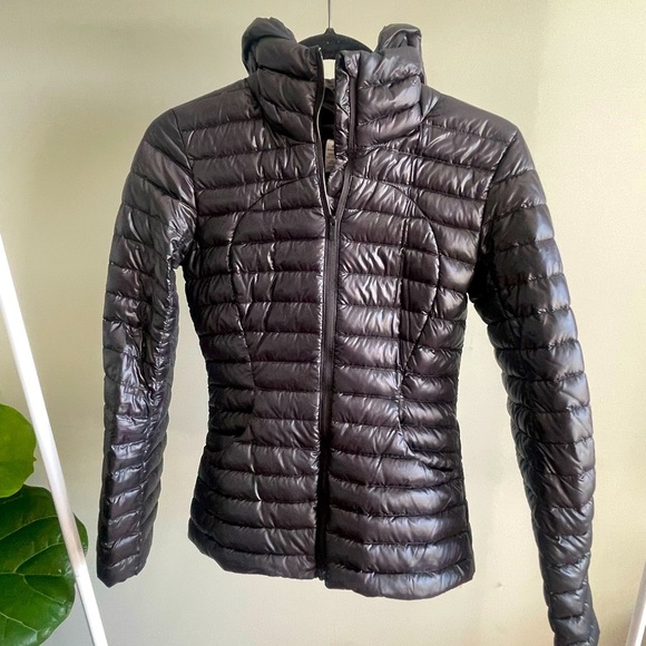 lululemon athletica Jackets & Blazers - Lululemon Black pack it down short jacket size 4